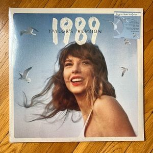 1989 Taylor’s Version Crystal Skies Blue Edition